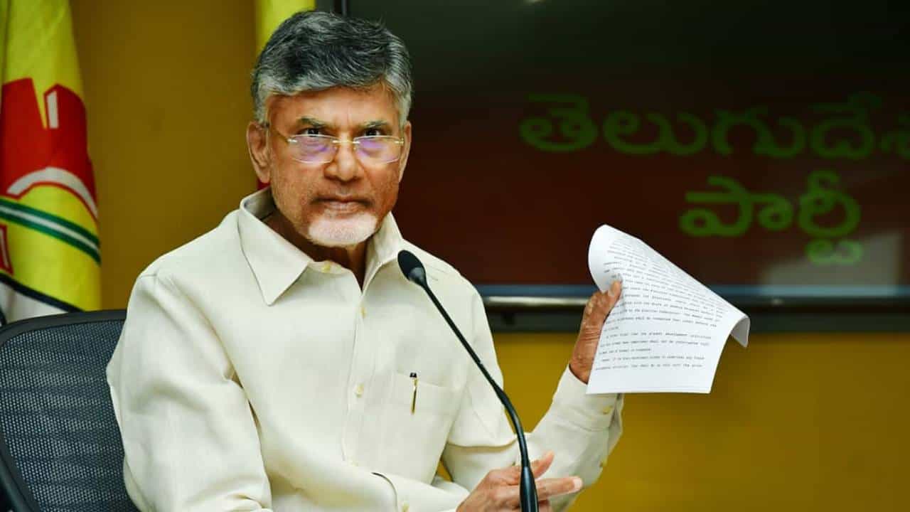 ಆಂಧ್ರಪ್ರದೇಶದ ಮಾಜಿ ಸಿಎಂ, ಟಿಡಿಪಿ ಮುಖ್ಯಸ್ಥ ಚಂದ್ರಬಾಬು ನಾಯ್ಡು ಬಂಧನ ಆಂಧ್ರಪ್ರದೇಶದ ಮಾಜಿ ಸಿಎಂ, ಟಿಡಿಪಿ ಮುಖ್ಯಸ್ಥ ಚಂದ್ರಬಾಬು ನಾಯ್ಡು ಬಂಧನ