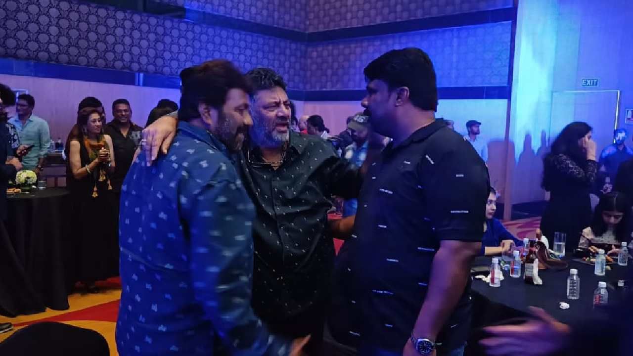 ಸುದೀಪ್ ಬರ್ತ್ಡೇ ಪಾರ್ಟಿಯಲ್ಲಿ ಆಪರೇಷನ್ ಹಸ್ತಕ್ಕೆ ಕೈ ಹಾಕಿದ್ರಾ ಡಿಕೆ ಶಿವಕುಮಾರ್? ಬಿಜೆಪಿ ನಾಯಕರೊಂದಿಗಿನ ಫೋಟೋ ವೈರಲ್ ಸುದೀಪ್ ಬರ್ತ್ಡೇ ಪಾರ್ಟಿಯಲ್ಲಿ ಆಪರೇಷನ್ ಹಸ್ತಕ್ಕೆ ಕೈ ಹಾಕಿದ್ರಾ ಡಿಕೆ ಶಿವಕುಮಾರ್? ಬಿಜೆಪಿ ನಾಯಕರೊಂದಿಗಿನ ಫೋಟೋ ವೈರಲ್