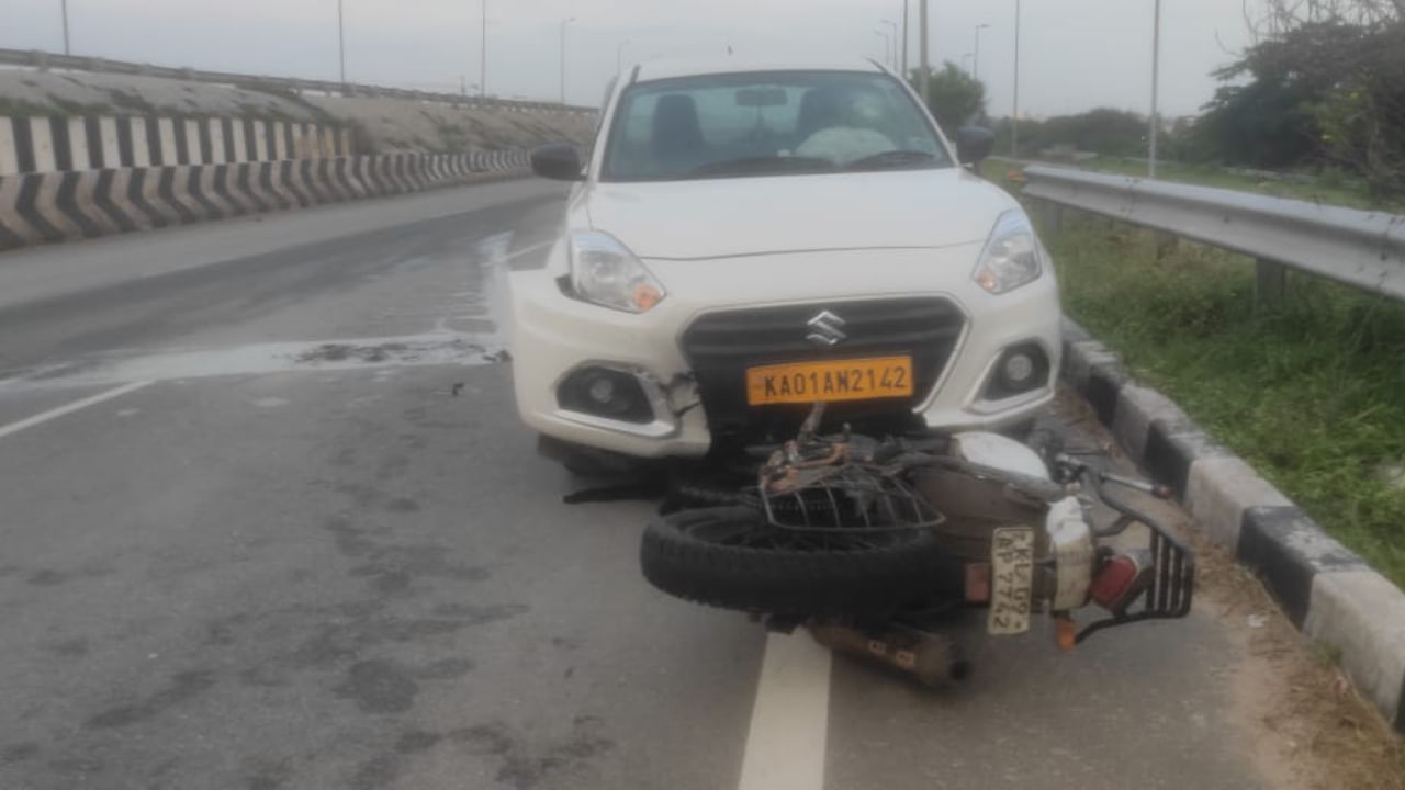 ಬೈಕ್ ಸ್ಕಿಡ್ ಆಗಿ ರಸ್ತೆ ಮೇಲೆ ಬಿದ್ದಿದ್ದ ಇಬ್ಬರು ಸವಾರರ ಮೇಲೆ ಹರಿದ ಕಾರು: ಹಿಮಾಲಯನ್ ಬೈಕ್ನಲ್ಲಿ ಜಾಲಿ ರೈಡ್ ಬಂದವರು ದುರಂತ ಅಂತ್ಯ ಬೈಕ್ ಸ್ಕಿಡ್ ಆಗಿ ರಸ್ತೆ ಮೇಲೆ ಬಿದ್ದಿದ್ದ ಇಬ್ಬರು ಸವಾರರ ಮೇಲೆ ಹರಿದ ಕಾರು: ಹಿಮಾಲಯನ್ ಬೈಕ್ನಲ್ಲಿ ಜಾಲಿ ರೈಡ್ ಬಂದವರು ದುರಂತ ಅಂತ್ಯ