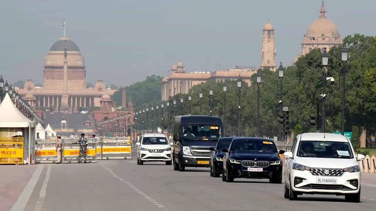 G-20 Summit: ದೆಹಲಿಗೆ ಹೋಗುತ್ತಿದ್ದಿರಾ? ನವದೆಹಲಿ, ದೆಹಲಿ, ನಿಜಾಮುದ್ದೀನ್ ರೈಲು ನಿಲ್ದಾಣಗಳಿಗೆ ತೆರಳುವವರಿಗೆ ಇಲ್ಲಿದೆ ಸಲಹೆ G-20 Summit: ದೆಹಲಿಗೆ ಹೋಗುತ್ತಿದ್ದಿರಾ? ನವದೆಹಲಿ, ದೆಹಲಿ, ನಿಜಾಮುದ್ದೀನ್ ರೈಲು ನಿಲ್ದಾಣಗಳಿಗೆ ತೆರಳುವವರಿಗೆ ಇಲ್ಲಿದೆ ಸಲಹೆ