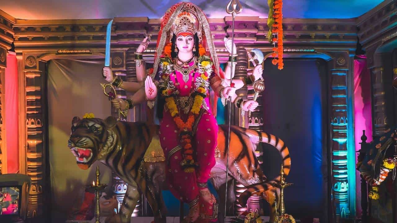 ನವರಾತ್ರಿ ಬಣ್ಣಗಳ ಹಿಂದಿನ ಅರ್ಥ; ಈ ಹಬ್ಬ ಜೀವನ ಮತ್ತು ಪ್ರೀತಿಯ ಆಚರಣೆ ನವರಾತ್ರಿ ಬಣ್ಣಗಳ ಹಿಂದಿನ ಅರ್ಥ; ಈ ಹಬ್ಬ ಜೀವನ ಮತ್ತು ಪ್ರೀತಿಯ ಆಚರಣೆ
