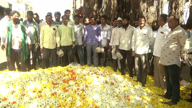 ವಿಜಯಪುರದಲ್ಲಿ ದಲ್ಲಾಳಿಗಳ ವಿರುದ್ಧ ರೈತರ ಪ್ರತಿಭಟನೆ