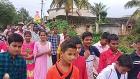 ಹಳೇ ವಿದ್ಯಾರ್ಥಿಗಳಿಗಾಗಿ ಸರಳವಾಗಿ ಗಣೇಶ ಚತುರ್ಥಿ ಆಚರಿಸಿದ ಶಾಲಾ ಆಡಳಿತ ಹಳೇ ವಿದ್ಯಾರ್ಥಿಗಳಿಗಾಗಿ ಸರಳವಾಗಿ ಗಣೇಶ ಚತುರ್ಥಿ ಆಚರಿಸಿದ ಶಾಲಾ ಆಡಳಿತ