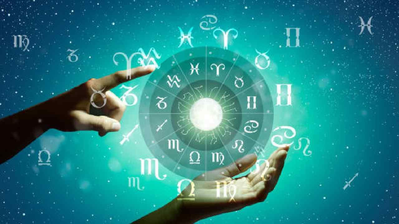 Horoscope: ದಿನಭವಿಷ್ಯ, ಈ ರಾಶಿಯವರಿಗೆ ಇಂದು ಇನ್ನೊಬ್ಬರ ಮೇಲೆ ಆಕರ್ಷಣೆ ಆಗಬಹುದು Horoscope: ದಿನಭವಿಷ್ಯ, ಈ ರಾಶಿಯವರಿಗೆ ಇಂದು ಇನ್ನೊಬ್ಬರ ಮೇಲೆ ಆಕರ್ಷಣೆ ಆಗಬಹುದು