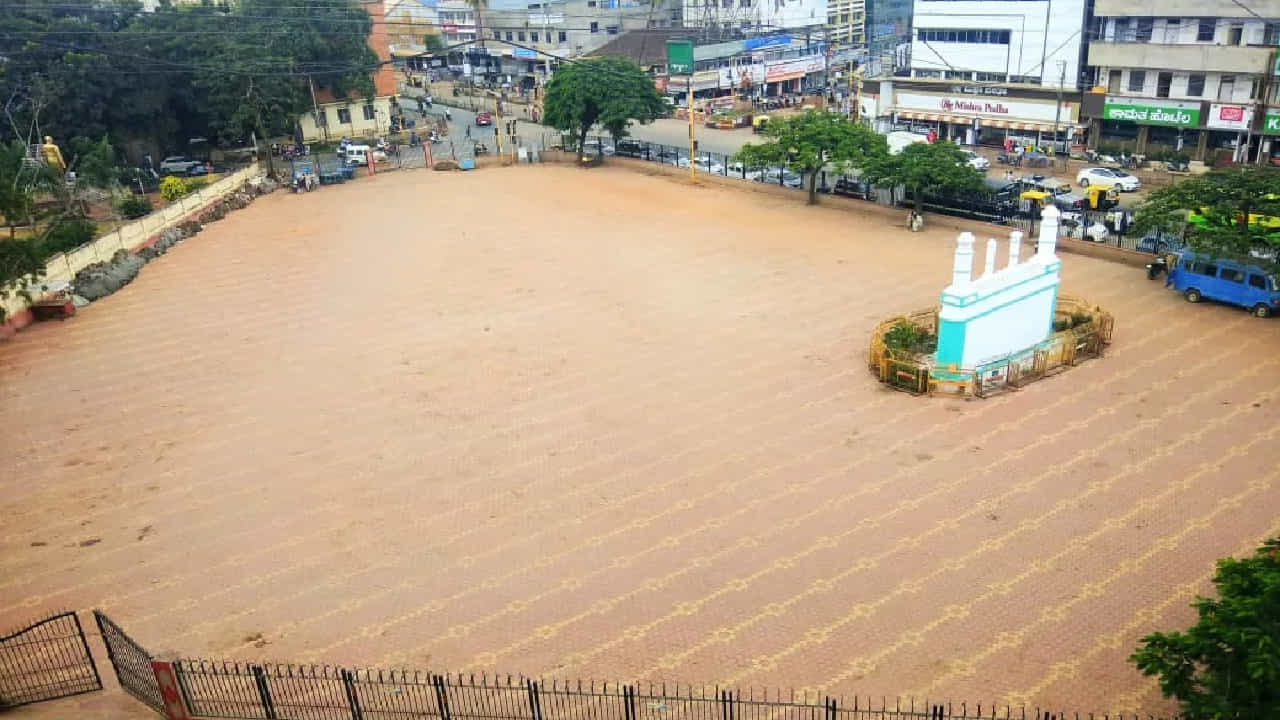 ಹುಬ್ಬಳ್ಳಿ ಈದ್ಗಾ ಮೈದಾನದ ವಿವಾದದ ಹಿಂದಿನ ಕಥೆ ಏನು? ಇಲ್ಲಿದೆ ಮಾಹಿತಿ ಹುಬ್ಬಳ್ಳಿ ಈದ್ಗಾ ಮೈದಾನದ ವಿವಾದದ ಹಿಂದಿನ ಕಥೆ ಏನು? ಇಲ್ಲಿದೆ ಮಾಹಿತಿ