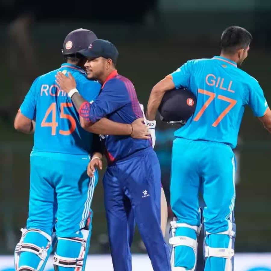 ಏಷ್ಯಾಕಪ್ 2023 ಟೂರ್ನಿಯಲ್ಲಿ ಭಾರತ ಕ್ರಿಕೆಟ್ ತಂಡ ಸೂಪರ್-4 ಹಂತಕ್ಕೆ ಪ್ರವೇಶ ಪಡೆದಿದೆ. ಸೋಮವಾರ ಪಲ್ಲಕೆಲೆ ಅಂತರರಾಷ್ಟ್ರೀಯ ಕ್ರಿಕೆಟ್ ಸ್ಟೇಡಿಯಂನಲ್ಲಿ ನಡೆದ ನೇಪಾಳ ವಿರುದ್ಧದ ಪಂದ್ಯದಲ್ಲಿ ಡಕ್ವರ್ತ್ ಲೂಯಿಸ್ ನಿಯಮದ ಅನ್ವಯ ಟೀಮ್ ಇಂಡಿಯಾ 10 ವಿಕೆಟ್ಗಳ ಅಮೋಘ ಗೆಲುವು ಕಂಡಿತು. ಪಂದ್ಯ ಮುಗಿದ ಬಳಿಕ ಮಾತನಾಡಿದ ಭಾರತದ ನಾಯಕ ರೋಹಿತ್ ಶರ್ಮಾ ಏನು ಹೇಳಿದರು ನೋಡಿ.
