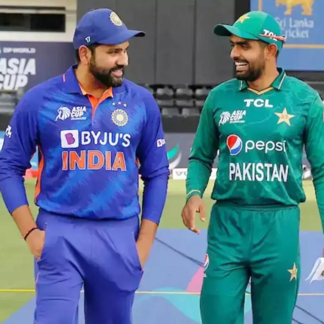 ಏಷ್ಯಾಕಪ್ 2023 ರಲ್ಲಿ ಭಾರತ ಹಾಗೂ ಪಾಕಿಸ್ತಾನ (India vs Pakistan) ನಡುವಣ ಹೈವೋಲ್ಟೇಜ್ ಪಂದ್ಯಕ್ಕೆ ಕ್ಷಣಗಣನೆ ಶುರುವಾಗಲಿದೆ. ಶ್ರೀಲಂಕಾದಲ್ಲಿರುವ ಪಲ್ಲಕೆಲೆ ಅಂತರರಾಷ್ಟ್ರೀಯ ಕ್ರಿಕೆಟ್ ಸ್ಟೇಡಿಯಂ ಇಂದು ಸಾಂಪ್ರದಾಯಿಕ ಎದುರಾಳಿಗಳ ಕಾದಾಟಕ್ಕೆ ಸಾಕ್ಷಿಯಾಗಲಿದೆ.