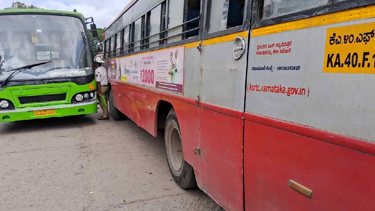 ತುಮಕೂರು KSRTC ಬಸ್ ನಿಲ್ದಾಣದಲ್ಲಿ ಬಸ್​ಗಳ ನಡುವೆ ಸಿಲುಕಿ ಇಬ್ಬರು ಮಹಿಳೆಯರು ಸಾವು