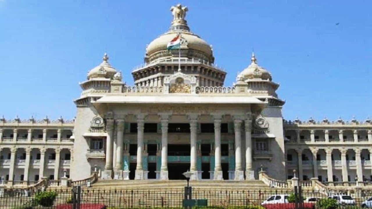 ಬೆಂಗಳೂರು: 10 ಐಪಿಎಸ್ ಅಧಿಕಾರಿಗಳನ್ನು ವರ್ಗಾವಣೆಗೊಳಿಸಿ ಸರ್ಕಾರ ಆದೇಶ ಬೆಂಗಳೂರು: 10 ಐಪಿಎಸ್ ಅಧಿಕಾರಿಗಳನ್ನು ವರ್ಗಾವಣೆಗೊಳಿಸಿ ಸರ್ಕಾರ ಆದೇಶ