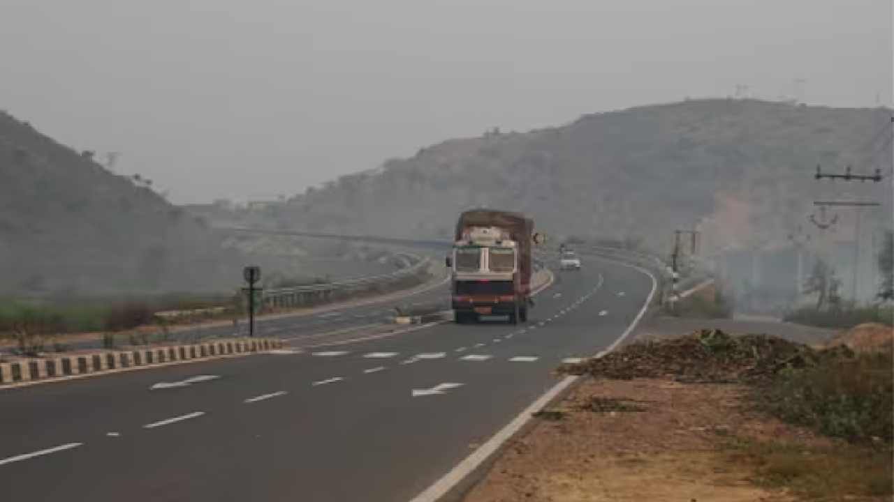 Tamil Nadu Accident: ಟೆಂಪೋ ಟ್ರಾವೆಲರ್ಗೆ ಲಾರಿ ಡಿಕ್ಕಿ, ರಸ್ತೆಯ ಬದಿ ಕುಳಿತಿದ್ದ 7 ಮಹಿಳೆಯರು ಸಾವು