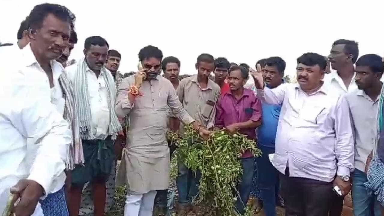 ಕೋಲಾರ: ಅರಣ್ಯ ಒತ್ತುವರಿ ತೆರವು ಕಾರ್ಯಾಚರಣೆಗೆ ಅಡ್ಡಿ, MP ಮುನಿಸ್ವಾಮಿ ಸೇರಿ 20ಕ್ಕೂ ಹೆಚ್ಚು ಜನರ ವಿರುದ್ಧ ಪ್ರಕರಣ ದಾಖಲು ಕೋಲಾರ: ಅರಣ್ಯ ಒತ್ತುವರಿ ತೆರವು ಕಾರ್ಯಾಚರಣೆಗೆ ಅಡ್ಡಿ, MP ಮುನಿಸ್ವಾಮಿ ಸೇರಿ 20ಕ್ಕೂ ಹೆಚ್ಚು ಜನರ ವಿರುದ್ಧ ಪ್ರಕರಣ ದಾಖಲು