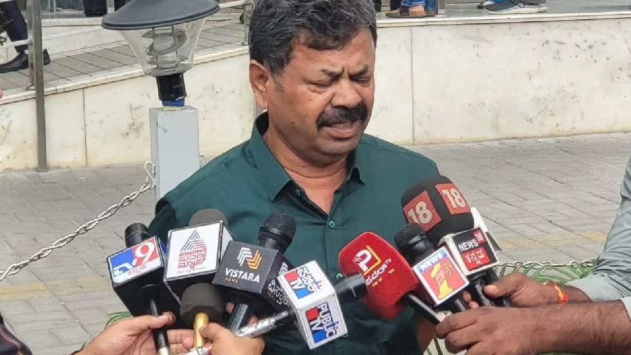 ಈಗ BJP ಕಚೇರಿಯಲ್ಲಿ ಕುಳಿತವರು ಪಂಚಾಯಿತಿ ಚುನಾವಣೆ ಸಹ ಗೆಲ್ಲಲ್ಲ: ಸ್ವಪಕ್ಷದ ನಾಯಕರ ವಿರುದ್ಧ ರೇಣುಕಾಚಾರ್ಯ ಕೆಂಡಾಮಂಡಲ