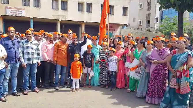 ಮರಾಠಾ ಮೀಸಲಾತಿ ಕಿಚ್ಚು: ಸಾಂಗ್ಲಿಯಲ್ಲಿ ಟಯರ್​ಗೆ ಬೆಂಕಿ ಹಚ್ಚಿ ಆಕ್ರೋಶ