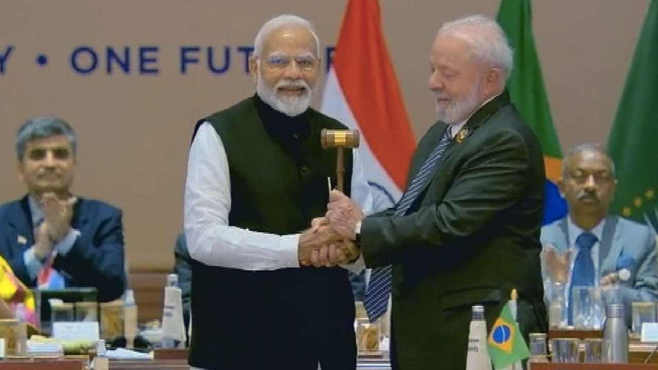 PM Narendra Modi Passes Over G20 Presidency Gavel To Brazil President Luiz In cio Lula da Silva