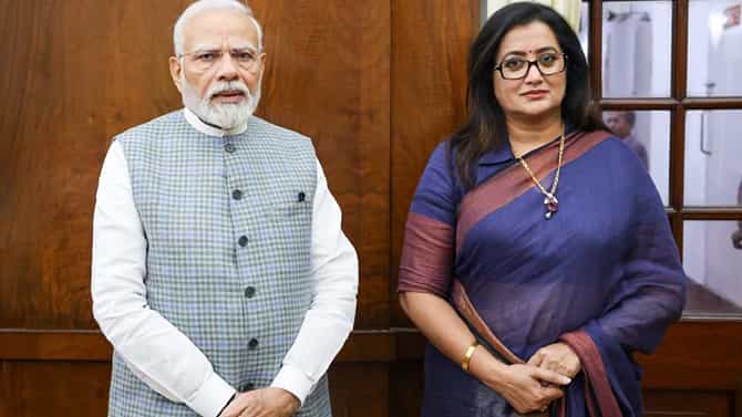 ಜೆಡಿಎಸ್​-ಬಿಜೆಪಿ ಮೈತ್ರಿ ಮಾತುಕತೆ ಬೆನ್ನಲ್ಲೇ ಮೋದಿ ಭೇಟಿಯಾದ ಸುಮಲತಾ