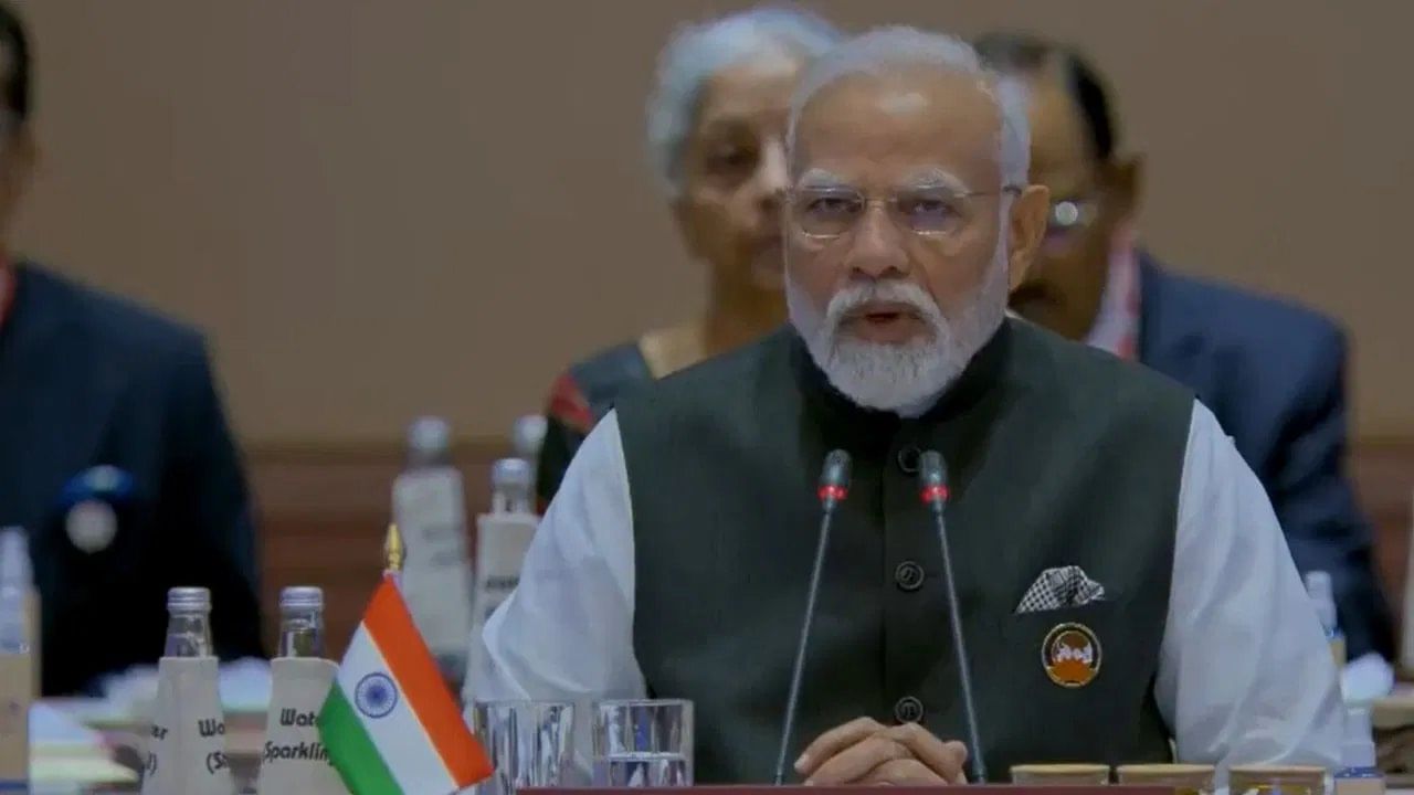 G20 Summit 2023: ಇದು ಜನರ ಜಿ20 ಎಂದ ಪ್ರಧಾನಿ ಮೋದಿ, ಆಫ್ರಿಕನ್ ಯೂನಿಯನ್ಗೆ ಸದಸ್ಯತ್ವ ಘೋಷಣೆ G20 Summit 2023: ಇದು ಜನರ ಜಿ20 ಎಂದ ಪ್ರಧಾನಿ ಮೋದಿ, ಆಫ್ರಿಕನ್ ಯೂನಿಯನ್ಗೆ ಸದಸ್ಯತ್ವ ಘೋಷಣೆ