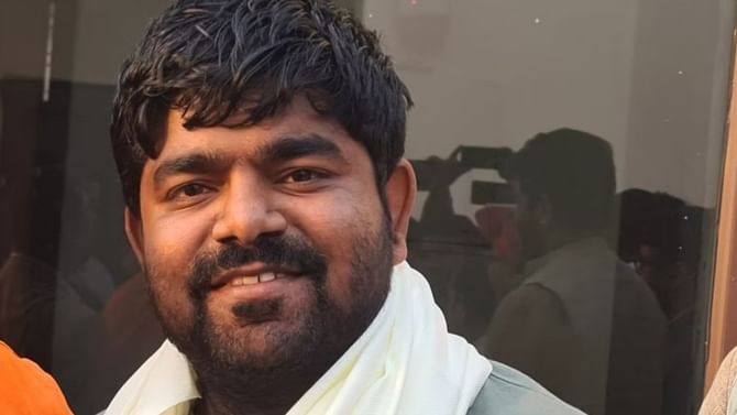ಜೋಡಿ ಕೊಲೆ ಪ್ರಕರಣ: ಗೋರಕ್ಷಕ ಮೋನು ಮಾನೇಸರ್ ವಶಕ್ಕೆ ಜೋಡಿ ಕೊಲೆ ಪ್ರಕರಣ: ಗೋರಕ್ಷಕ ಮೋನು ಮಾನೇಸರ್ ವಶಕ್ಕೆ