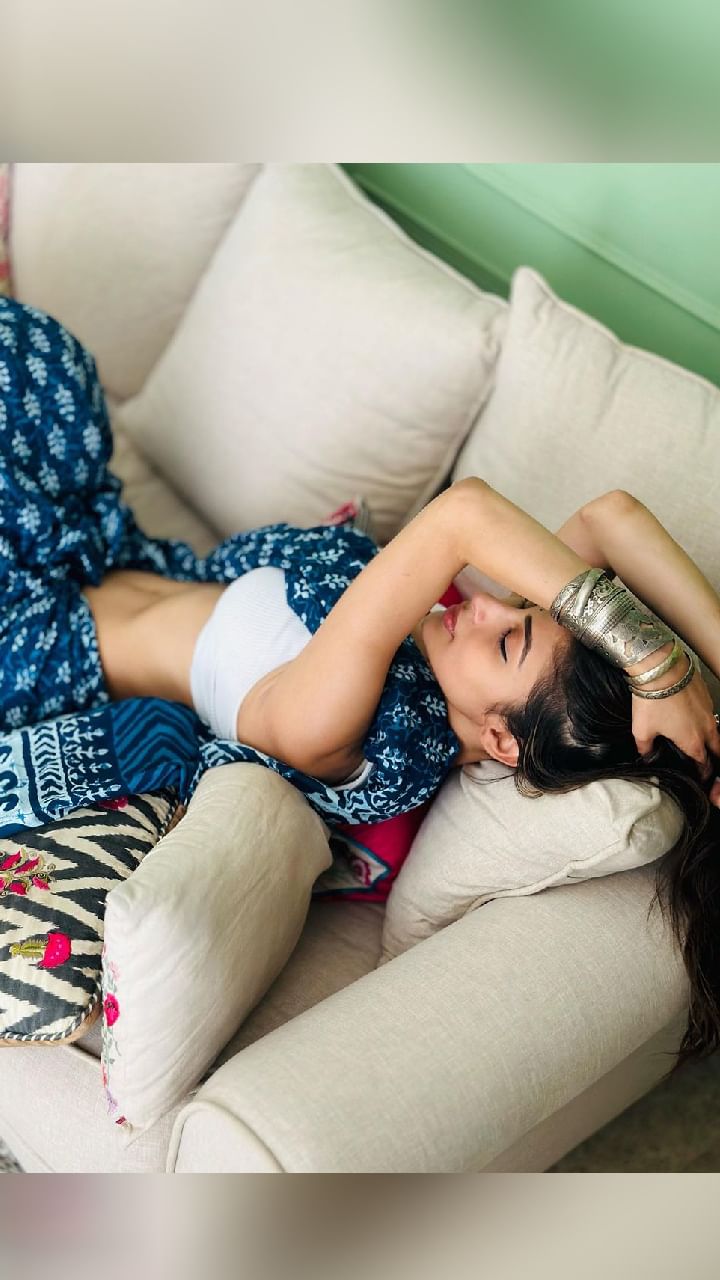 Mouni Roy (11)