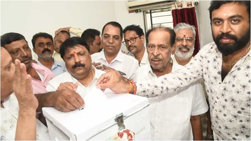 ಚಲನಚಿತ್ರ ವಾಣಿಜ್ಯ ಮಂಡಳಿ ಚುನಾವಣೆ: ಅಧ್ಯಕ್ಷ ಸ್ಥಾನಕ್ಕೆ ಎನ್ಎಂ ಸುರೇಶ್ ನಾಮಪತ್ರ, ಸಾರಾ ಗೋವಿಂದು ಬೆಂಬಲ