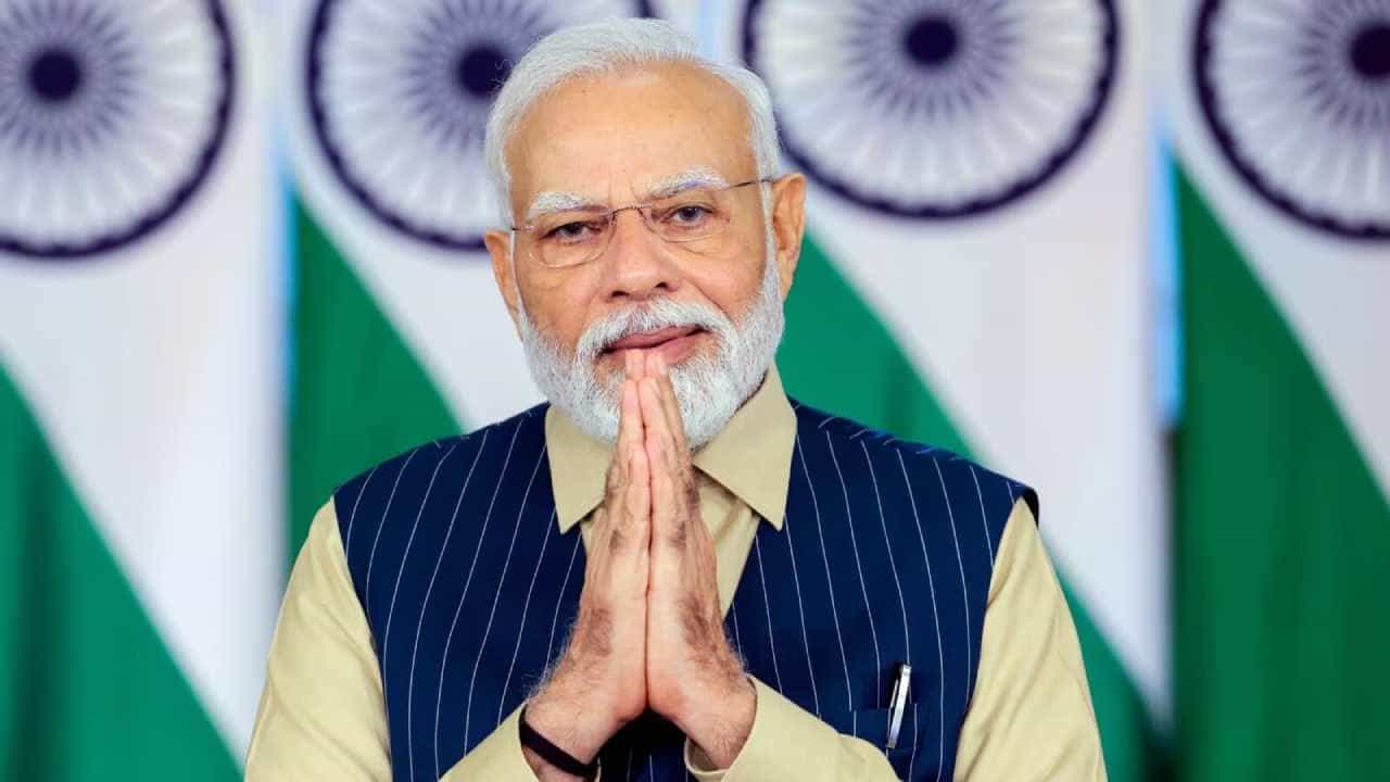 PM Modi Birthday: ಟಿಕೆಟ್ ಇದ್ದರೂ ಕೂಡ ಪ್ರಧಾನಿ ಮೋದಿ ರೈಲಿನಲ್ಲಿ ನೆಲದ ಮೇಲೆ ಮಲಗಿದ್ದೇಕೆ? ಇಲ್ಲಿದೆ ಮಾಹಿತಿ PM Modi Birthday: ಟಿಕೆಟ್ ಇದ್ದರೂ ಕೂಡ ಪ್ರಧಾನಿ ಮೋದಿ ರೈಲಿನಲ್ಲಿ ನೆಲದ ಮೇಲೆ ಮಲಗಿದ್ದೇಕೆ? ಇಲ್ಲಿದೆ ಮಾಹಿತಿ