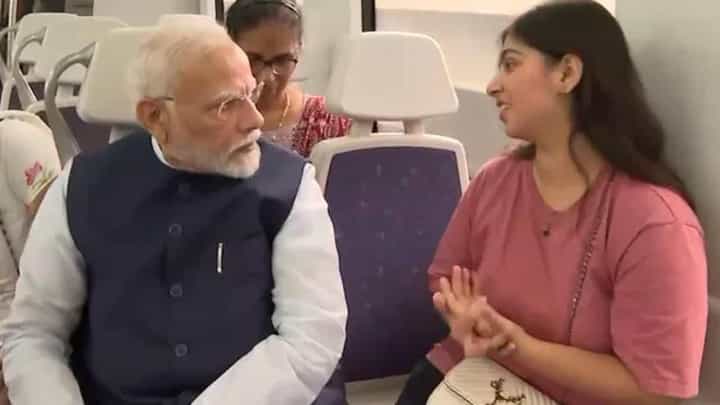 PM Modi Birthday: ದೆಹಲಿ ಮೆಟ್ರೋದಲ್ಲಿ ಪ್ರಧಾನಿ ಮೋದಿ ಹುಟ್ಟುಹಬ್ಬಕ್ಕೆ ಸಂಸ್ಕೃತದಲ್ಲಿ ಶುಭಾಶಯ ಕೋರಿದ ಯುವತಿ PM Modi Birthday: ದೆಹಲಿ ಮೆಟ್ರೋದಲ್ಲಿ ಪ್ರಧಾನಿ ಮೋದಿ ಹುಟ್ಟುಹಬ್ಬಕ್ಕೆ ಸಂಸ್ಕೃತದಲ್ಲಿ ಶುಭಾಶಯ ಕೋರಿದ ಯುವತಿ