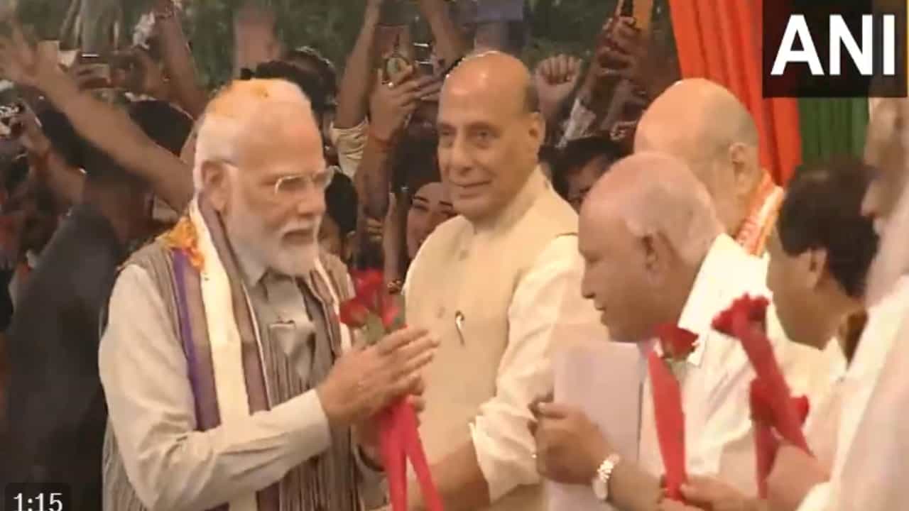ಮಧ್ಯ ಪ್ರದೇಶ, ಛತ್ತೀಸ್ಗಢ ಚುನಾವಣೆಯ ಸಿಇಸಿ ಸಭೆಗೆ ಮೋದಿ ಅಧ್ಯಕ್ಷತೆ; ಬಿಜೆಪಿ ಪ್ರಧಾನ ಕಚೇರಿಯಲ್ಲಿ ಪ್ರಧಾನಿಗೆ ಅದ್ಧೂರಿ ಸ್ವಾಗತ ಮಧ್ಯ ಪ್ರದೇಶ, ಛತ್ತೀಸ್ಗಢ ಚುನಾವಣೆಯ ಸಿಇಸಿ ಸಭೆಗೆ ಮೋದಿ ಅಧ್ಯಕ್ಷತೆ; ಬಿಜೆಪಿ ಪ್ರಧಾನ ಕಚೇರಿಯಲ್ಲಿ ಪ್ರಧಾನಿಗೆ ಅದ್ಧೂರಿ ಸ್ವಾಗತ