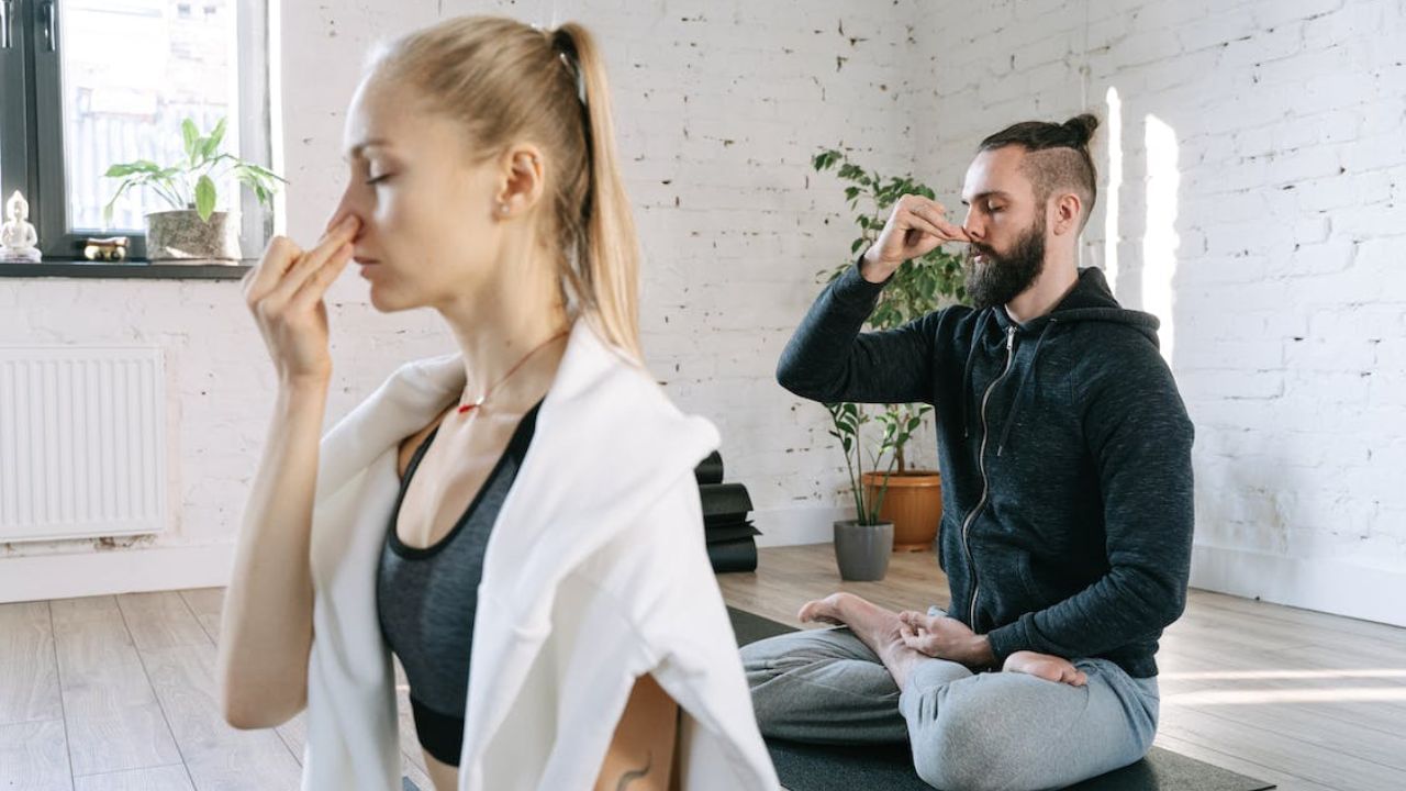 Pranayama to stay Active: ಬದಲಾಗುತ್ತಿರುವ ಹವಾಮಾನದಿಂದ ಸೋಮಾರಿತನ ಹೆಚ್ಚಾಗುತ್ತಿದೆಯೇ? ಕ್ರಿಯಾಶೀಲವಾಗಿರಲು ಈ ಪ್ರಾಣಾಯಾಮ ಸಹಕಾರಿ Pranayama to stay Active: ಬದಲಾಗುತ್ತಿರುವ ಹವಾಮಾನದಿಂದ ಸೋಮಾರಿತನ ಹೆಚ್ಚಾಗುತ್ತಿದೆಯೇ? ಕ್ರಿಯಾಶೀಲವಾಗಿರಲು ಈ ಪ್ರಾಣಾಯಾಮ ಸಹಕಾರಿ