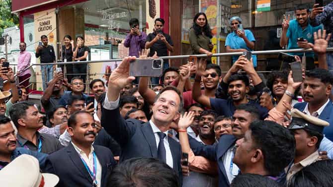 ಬೆಂಗಳೂರಿನಲ್ಲಿ ಮಸಾಲಾ ಚಹಾ ಸವಿದ ನೆದರ್ಲ್ಯಾಂಡ್ ಪ್ರಧಾನಿ ಮಾರ್ಕ್ ರುಟ್ಟೆ