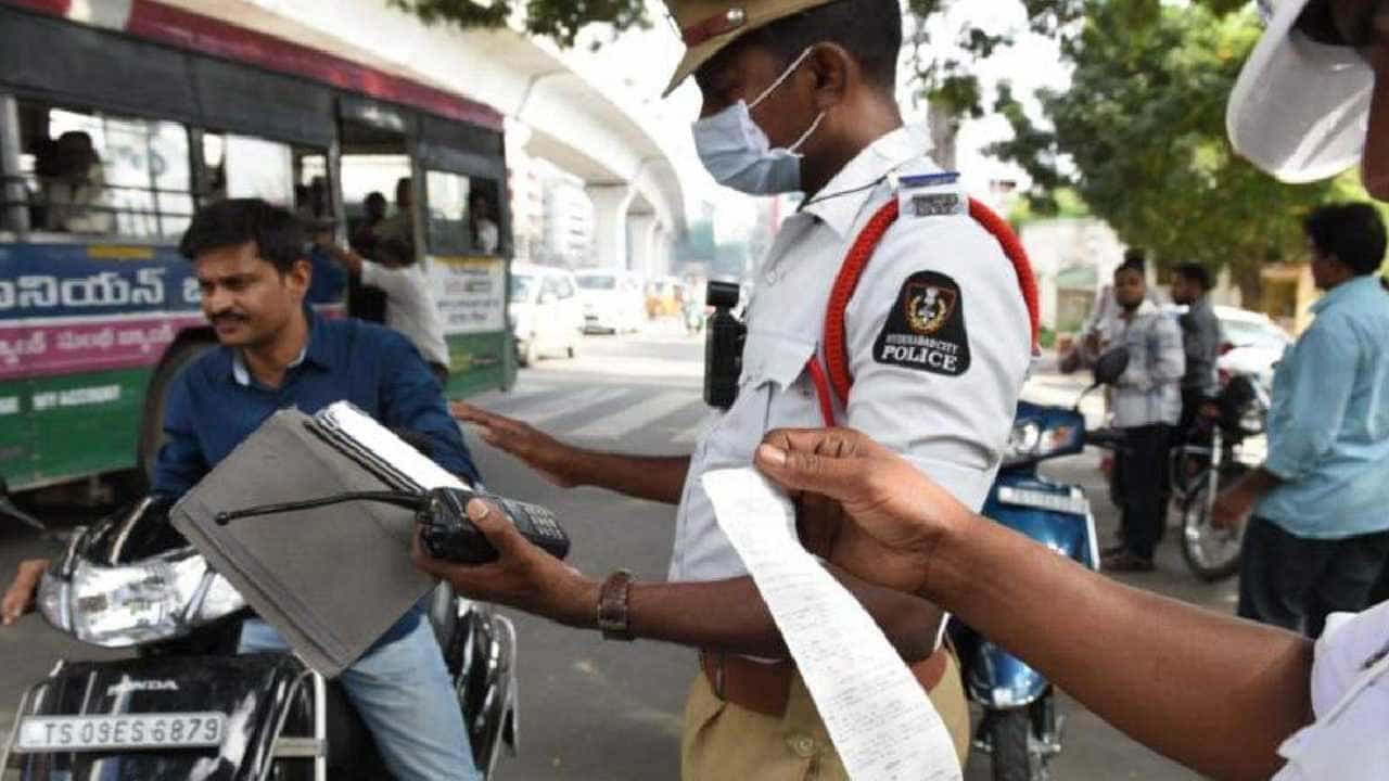 Traffic Fine Discount: 50% ರಿಯಾಯಿತಿಯಲ್ಲಿ ಟ್ರಾಫಿಕ್ ದಂಡ ಪಾವತಿಗೆ ಇಂದು ಕೊನೆ ದಿನ Traffic Fine Discount: 50% ರಿಯಾಯಿತಿಯಲ್ಲಿ ಟ್ರಾಫಿಕ್ ದಂಡ ಪಾವತಿಗೆ ಇಂದು ಕೊನೆ ದಿನ
