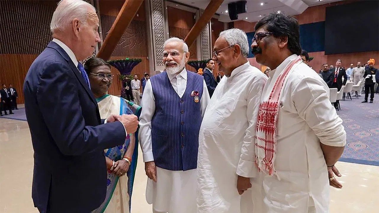 ಮಹಾಮೈತ್ರಿಯ ಸಮಸ್ಯೆ ಬಗೆಹರಿಯುವ ಬದಲು ಕಗ್ಗಂಟಾಗುತ್ತಿದೆಯೇ? ತಂತ್ರಗಾರಿಕೆ ಬದಲಿಸುವ ಸುಳಿವು ನೀಡಿದ ನಿತೀಶ್ ಕುಮಾರ್ ಮಹಾಮೈತ್ರಿಯ ಸಮಸ್ಯೆ ಬಗೆಹರಿಯುವ ಬದಲು ಕಗ್ಗಂಟಾಗುತ್ತಿದೆಯೇ? ತಂತ್ರಗಾರಿಕೆ ಬದಲಿಸುವ ಸುಳಿವು ನೀಡಿದ ನಿತೀಶ್ ಕುಮಾರ್