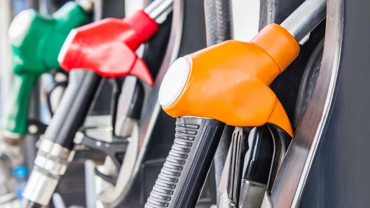 Petrol Price on September 03: ಬೆಂಗಳೂರು ಸೇರಿ ದೇಶದ ಪ್ರಮುಖ ನಗರಗಳಲ್ಲಿ ಸೆಪ್ಟೆಂಬರ್ 03 ರಂದು ಪೆಟ್ರೋಲ್, ಡೀಸೆಲ್ ದರ ಎಷ್ಟಿದೆ, ವಿವರ ಇಲ್ಲಿದೆ Petrol Price on September 03: ಬೆಂಗಳೂರು ಸೇರಿ ದೇಶದ ಪ್ರಮುಖ ನಗರಗಳಲ್ಲಿ ಸೆಪ್ಟೆಂಬರ್ 03 ರಂದು ಪೆಟ್ರೋಲ್, ಡೀಸೆಲ್ ದರ ಎಷ್ಟಿದೆ, ವಿವರ ಇಲ್ಲಿದೆ
