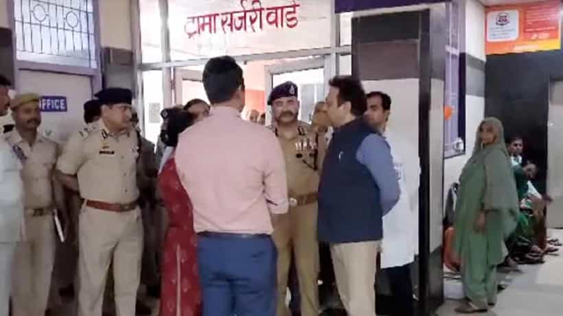 ಉತ್ತರ ಪ್ರದೇಶ: ರೈಲ್ವೆ ಕಂಪಾರ್ಟ್ಮೆಂಟ್ನಲ್ಲಿ ರಕ್ತಸಿಕ್ತ ಸ್ಥಿತಿಯಲ್ಲಿ ಮಹಿಳಾ ಕಾನ್ಸ್ಟೆಬಲ್ ಪತ್ತೆ
