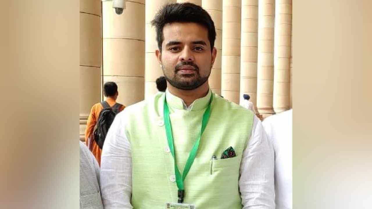 Prajwal Revanna: ಲೋಕಸಭೆಯ ಮೂರನೇ ಕಿರಿಯ ಸಂಸದರಾಗಿದ್ದ ಪ್ರಜ್ವಲ್ ರೇವಣ್ಣ ರಾಜಕೀಯ ಜೀವನ Prajwal Revanna: ಲೋಕಸಭೆಯ ಮೂರನೇ ಕಿರಿಯ ಸಂಸದರಾಗಿದ್ದ ಪ್ರಜ್ವಲ್ ರೇವಣ್ಣ ರಾಜಕೀಯ ಜೀವನ