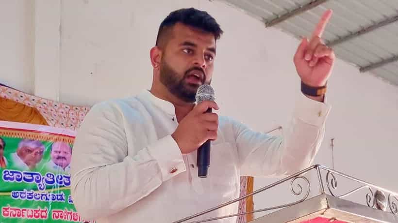 ಸಂಸದ ಸ್ಥಾನದಿಂದ ಪ್ರಜ್ವಲ್ ರೇವಣ್ಣ ಅನರ್ಹ; ತಾತ ದೇವೇಗೌಡರ ಜೊತೆ ಚರ್ಚಿಸಿ ಸುಪ್ರೀಂಕೋರ್ಟ್ಗೆ ಅರ್ಜಿ ಸಲ್ಲಿಸಲು ತಯಾರಿ