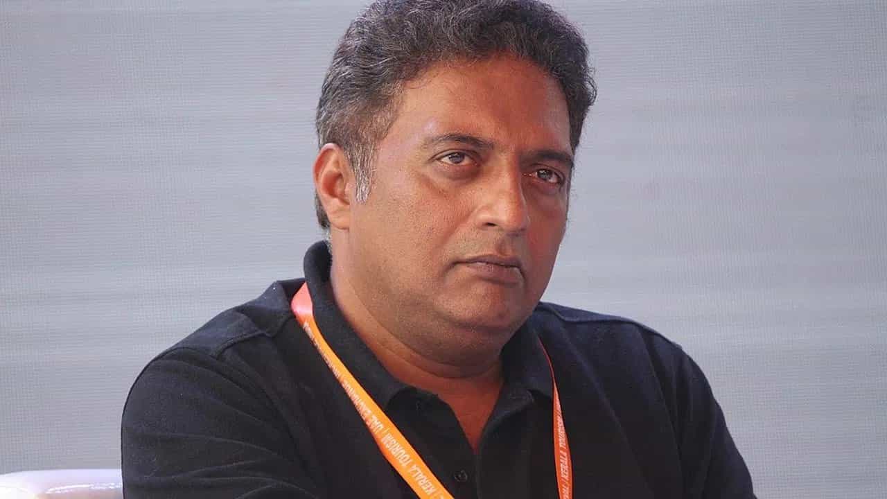 ಸನಾತನ ಧರ್ಮಕ್ಕೆ ಹುಟ್ಟಿಲ್ಲ ಅಮ್ಮ, ಅಪ್ಪನಿಗೆ ಹುಟ್ಟಿದ್ದೇನೆ ಎಂದೆ; ಗೌರಿನೆನಪು ಕಾರ್ಯಕ್ರಮದಲ್ಲಿ ಪ್ರಕಾಶ್ ರೈ ಸನಾತನ ಧರ್ಮಕ್ಕೆ ಹುಟ್ಟಿಲ್ಲ ಅಮ್ಮ, ಅಪ್ಪನಿಗೆ ಹುಟ್ಟಿದ್ದೇನೆ ಎಂದೆ; ಗೌರಿನೆನಪು ಕಾರ್ಯಕ್ರಮದಲ್ಲಿ ಪ್ರಕಾಶ್ ರೈ