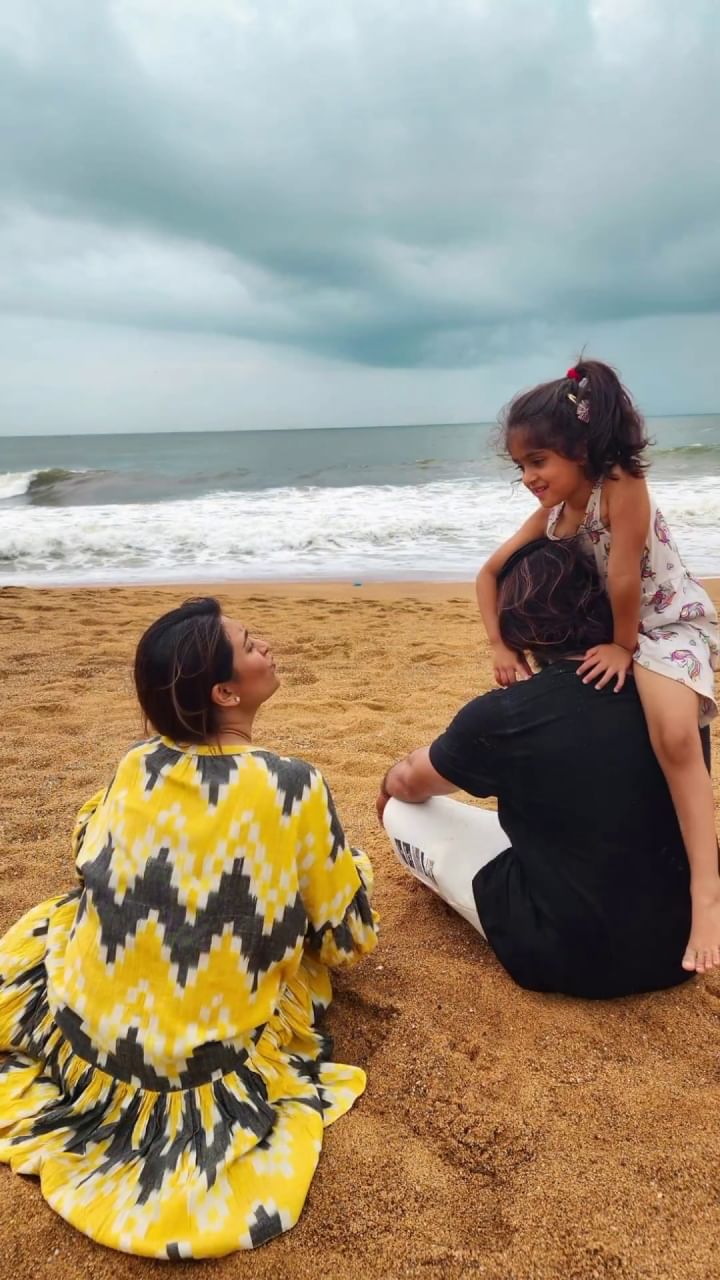 Radhika Pandit (4)