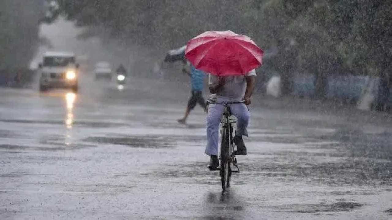Karnataka Weather: ಮುಂದಿನ 3 ದಿನ ಕರ್ನಾಟಕದ 12 ಜಿಲ್ಲೆಗಳಲ್ಲಿ ಭಾರಿ ಮಳೆ ಸಾಧ್ಯತೆ, ಯೆಲ್ಲೋ ಅಲರ್ಟ್​ ಘೋಷಣೆ