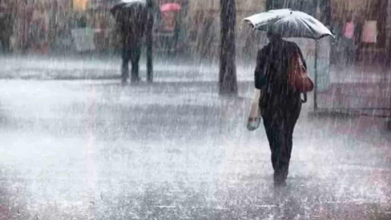 Karnataka Rains: ಭಾನುವಾರವೂ ರಾಜ್ಯದಲ್ಲಿ ಭಾರಿ ಮಳೆ ಸಾಧ್ಯತೆ, ಕೆಲ ಜಿಲ್ಲೆಗಳಲ್ಲಿ ಯೆಲ್ಲೋ ಅಲರ್ಟ್ - Karnataka rains heavy rain is likely in the state on sunday too yellow alert in some districts ayb ...