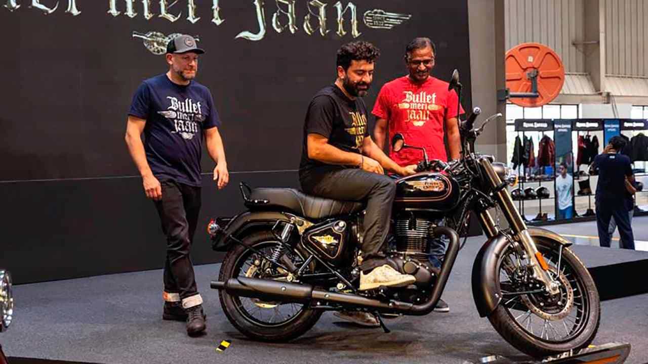 Royal Enfield Bullet 350: ಹೊಸ ಫೀಚರ್ಸ್ ಗಳೊಂದಿಗೆ 2023ರ ರಾಯಲ್ ಎನ್ಫೀಲ್ಡ್ ಬುಲೆಟ್ 350 ಬಿಡುಗಡೆ Royal Enfield Bullet 350: ಹೊಸ ಫೀಚರ್ಸ್ ಗಳೊಂದಿಗೆ 2023ರ ರಾಯಲ್ ಎನ್ಫೀಲ್ಡ್ ಬುಲೆಟ್ 350 ಬಿಡುಗಡೆ