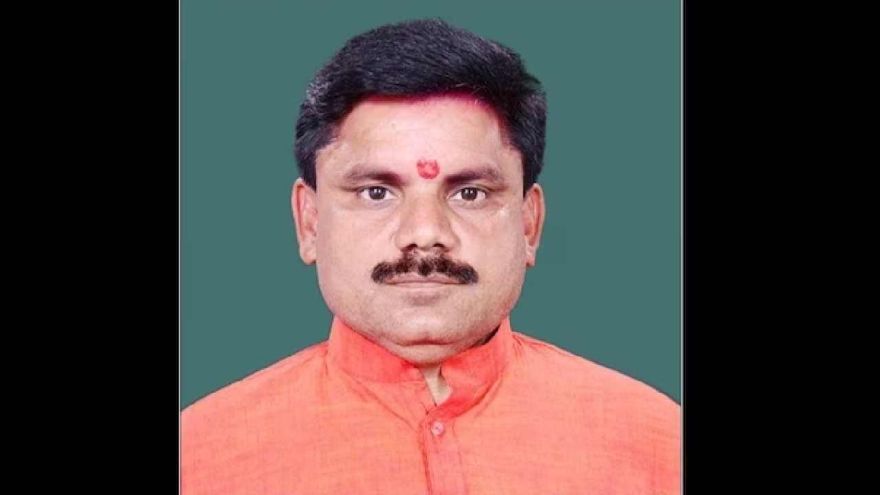 ಬಿಜೆಪಿ ಸಂಸದ ಸತೀಶ್ಚಂದ್ರ ದುಬೆ ಪ್ರಯಾಣಿಸುತ್ತಿದ್ದ ಕಾರು ಅಪಘಾತ