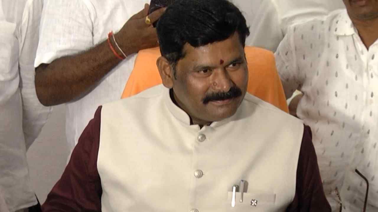 ಕೊಪ್ಪಳ: ವಂಚಕರಿಗೆ ಅಡ್ಡೆಯಾಗಿದ್ದ ಬೆಂಗಳೂರಿನ ಪ್ರತಿಷ್ಠಿತ ಹೊಟೇಲ್, ಸಿಸಿಬಿ ತನಿಖೆಗೆ ಒತ್ತಾಯಿಸಿದ ಸಚಿವ ತಂಗಡಗಿ ಕೊಪ್ಪಳ: ವಂಚಕರಿಗೆ ಅಡ್ಡೆಯಾಗಿದ್ದ ಬೆಂಗಳೂರಿನ ಪ್ರತಿಷ್ಠಿತ ಹೊಟೇಲ್, ಸಿಸಿಬಿ ತನಿಖೆಗೆ ಒತ್ತಾಯಿಸಿದ ಸಚಿವ ತಂಗಡಗಿ