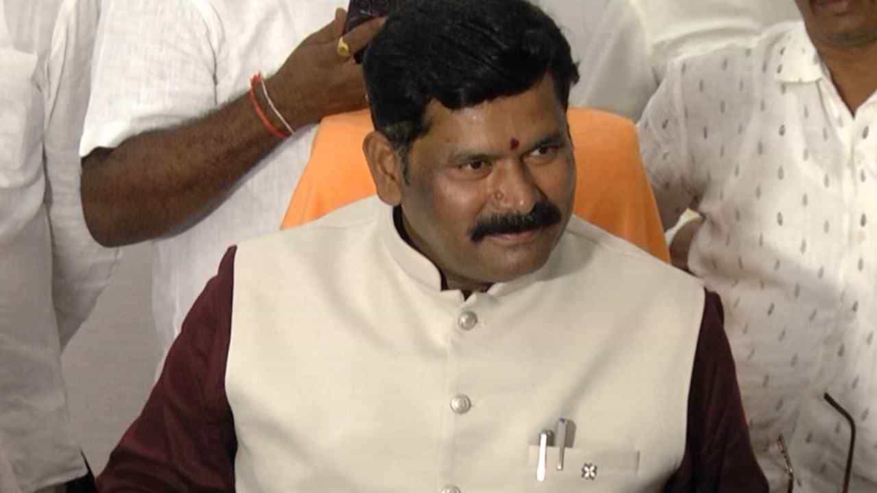ಕೊಪ್ಪಳ: ವಂಚಕರಿಗೆ ಅಡ್ಡೆಯಾಗಿದ್ದ ಬೆಂಗಳೂರಿನ ಪ್ರತಿಷ್ಠಿತ ಹೊಟೇಲ್, ಸಿಸಿಬಿ ತನಿಖೆಗೆ ಒತ್ತಾಯಿಸಿದ ಸಚಿವ ತಂಗಡಗಿ ಕೊಪ್ಪಳ: ವಂಚಕರಿಗೆ ಅಡ್ಡೆಯಾಗಿದ್ದ ಬೆಂಗಳೂರಿನ ಪ್ರತಿಷ್ಠಿತ ಹೊಟೇಲ್, ಸಿಸಿಬಿ ತನಿಖೆಗೆ ಒತ್ತಾಯಿಸಿದ ಸಚಿವ ತಂಗಡಗಿ