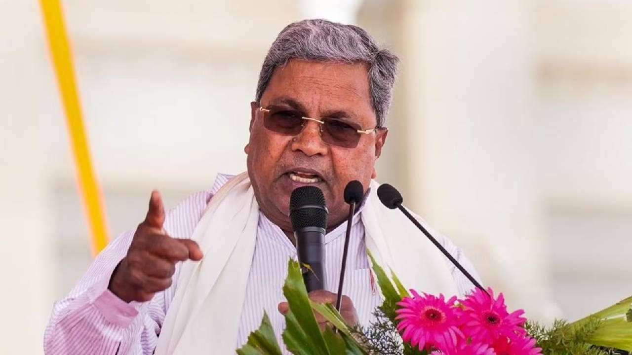ಕೃಷಿ ವಿವಿಗಳು ಇರುವುದು ಕೃಷಿಮೇಳ ಮಾಡಿ ಜಾತ್ರೆ ಮಾಡಲು ಅಲ್ಲ; ಸಂಶೋಧನೆಗಳು, ಯಂತ್ರಗಳು ರೈತರ ಜಮೀನಿಗೆ ತಲುಪಬೇಕು: ಸಿಎಂ ಕೃಷಿ ವಿವಿಗಳು ಇರುವುದು ಕೃಷಿಮೇಳ ಮಾಡಿ ಜಾತ್ರೆ ಮಾಡಲು ಅಲ್ಲ; ಸಂಶೋಧನೆಗಳು, ಯಂತ್ರಗಳು ರೈತರ ಜಮೀನಿಗೆ ತಲುಪಬೇಕು: ಸಿಎಂ