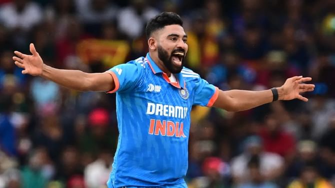 ಸರ್ವಶ್ರೇಷ್ಠ ಸಾಧನೆ: ಮೊಹಮ್ಮದ್ ಸಿರಾಜ್ ವಿಶ್ವದ ನಂಬರ್ 1 ಬೌಲರ್ ಸರ್ವಶ್ರೇಷ್ಠ ಸಾಧನೆ: ಮೊಹಮ್ಮದ್ ಸಿರಾಜ್ ವಿಶ್ವದ ನಂಬರ್ 1 ಬೌಲರ್