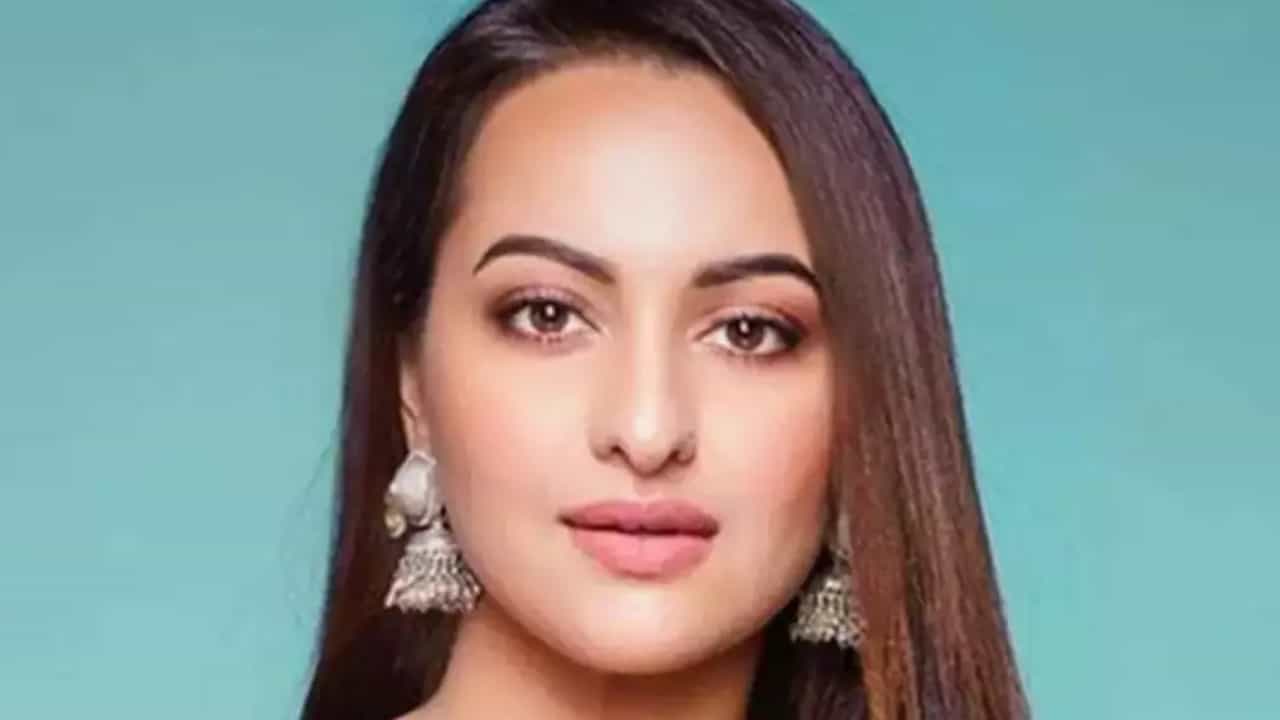 ಮುಂಬೈನಲ್ಲಿ ಹೊಸ ಮನೆ ಖರೀದಿಸಿದ ಸೊನಾಕ್ಷಿ ಸಿನ್ಹಾ: ಬೆಲೆ ಎಷ್ಟು ಕೋಟಿ? ಮುಂಬೈನಲ್ಲಿ ಹೊಸ ಮನೆ ಖರೀದಿಸಿದ ಸೊನಾಕ್ಷಿ ಸಿನ್ಹಾ: ಬೆಲೆ ಎಷ್ಟು ಕೋಟಿ?