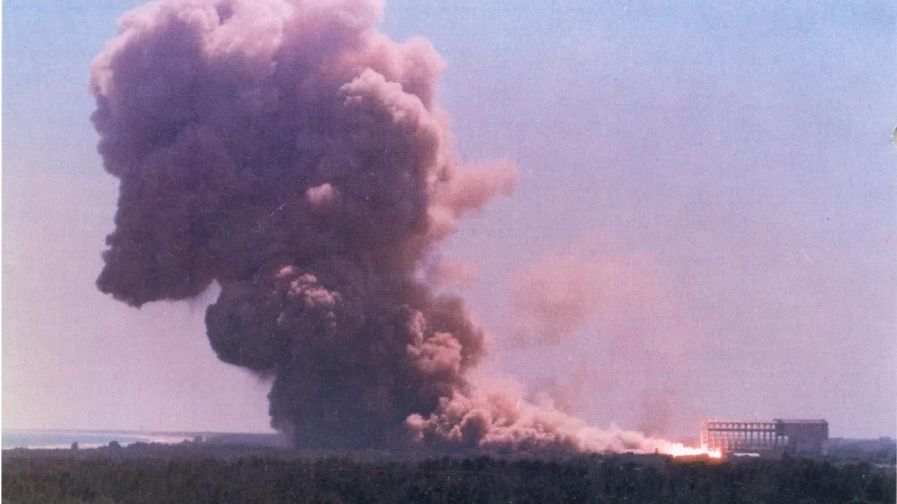 Static test of the first stage motor on October 21, 1989. (Image Credit_ ISRO)