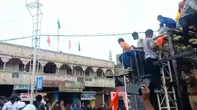 ಗುಜರಾತ್​ನ ಖೇಡಾದಲ್ಲಿ ಶೋಭಯಾತ್ರೆ ಮೇಲೆ ಕಲ್ಲುತೂರಾಟ; ಉದ್ವಿಗ್ನ ಪರಿಸ್ಥಿತಿ