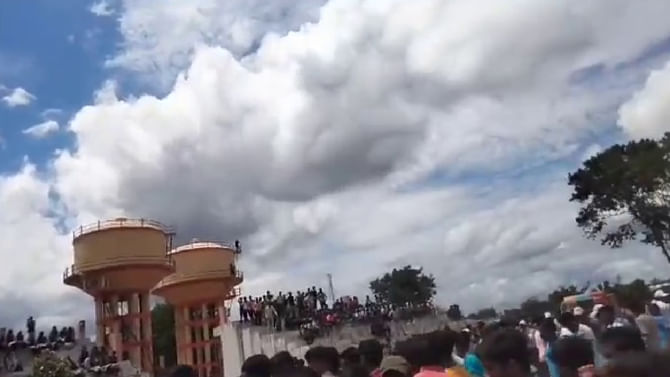 ಜಾವಗಲ್ನಲ್ಲಿ ನಡೆಯುತ್ತಿದ್ದ ತಾಲೂಕು ಖೋಖೋ ಪಂದ್ಯಾಟ - ಮಾರಾಮಾರಿ ಜಾವಗಲ್ನಲ್ಲಿ ನಡೆಯುತ್ತಿದ್ದ ತಾಲೂಕು ಖೋಖೋ ಪಂದ್ಯಾಟ - ಮಾರಾಮಾರಿ