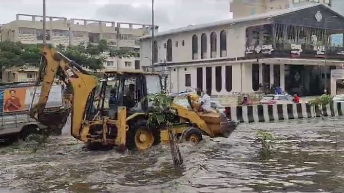 ಬೆಂಗಳೂರು-ಬನ್ನೇರುಘಟ್ಟ ರಸ್ತೆ ಜಲಾವೃತ