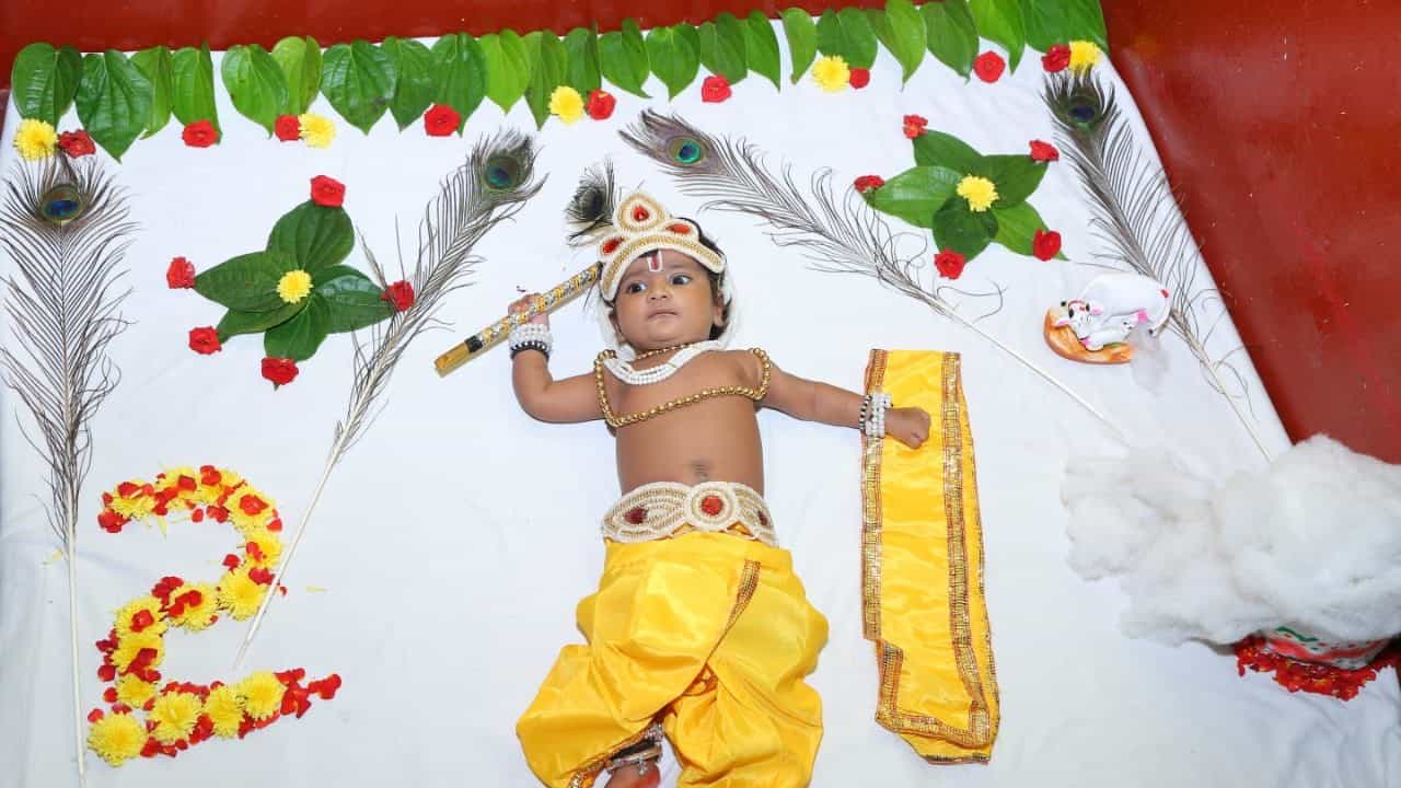 ಕೃಷ್ಣ : ಅನರ್ಘ್ಯ ಕಿರಣ್,
ತಂದೆಯ ಹೆಸರು: ಕಿರಣ್ ಕುಮಾರ್,
ತಾಯಿಯ ಹೆಸರು: ರಂಜಿತಾ,
ಊರು: ಬೆಂಗಳೂರು